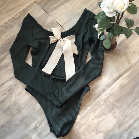 TOPSHOP Backless Bowtie Bodysuit - Picture 3 of 3